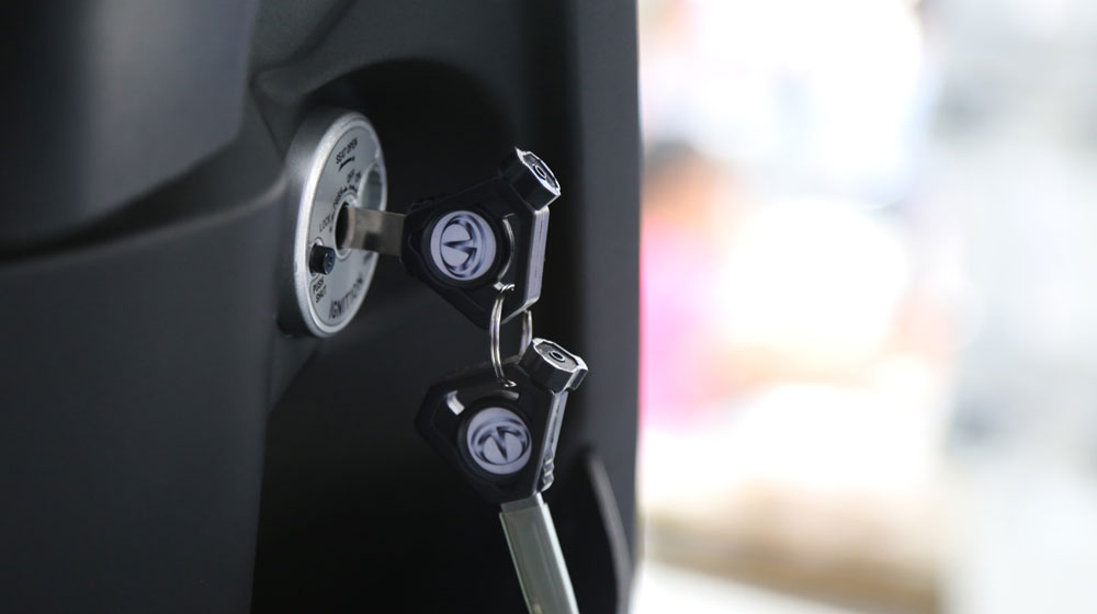 Cận cảnh Terra A4000i: Xe máy điện đắt hơn cả Honda SH 150i terra-a4000i (10).jpg