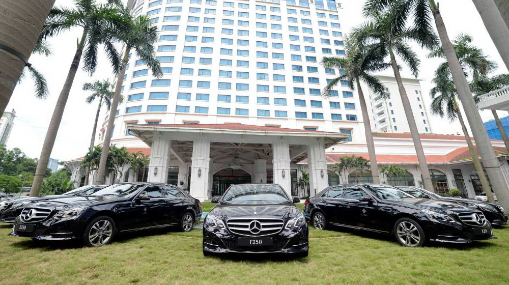 Mercedes giao xe E-Class cho khách sạn Daewoo Hà Nội Nhung chiec Mercedes-Benz se tiep tuc cung co vi tri hang dau cua thuong hieu Daewoo trong nganh khach san.jpg