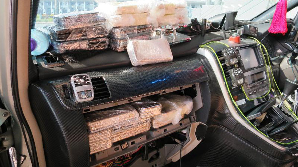 71 chiếc iPhone 6 được giấu trong xe hơi iphone6 (2).jpg