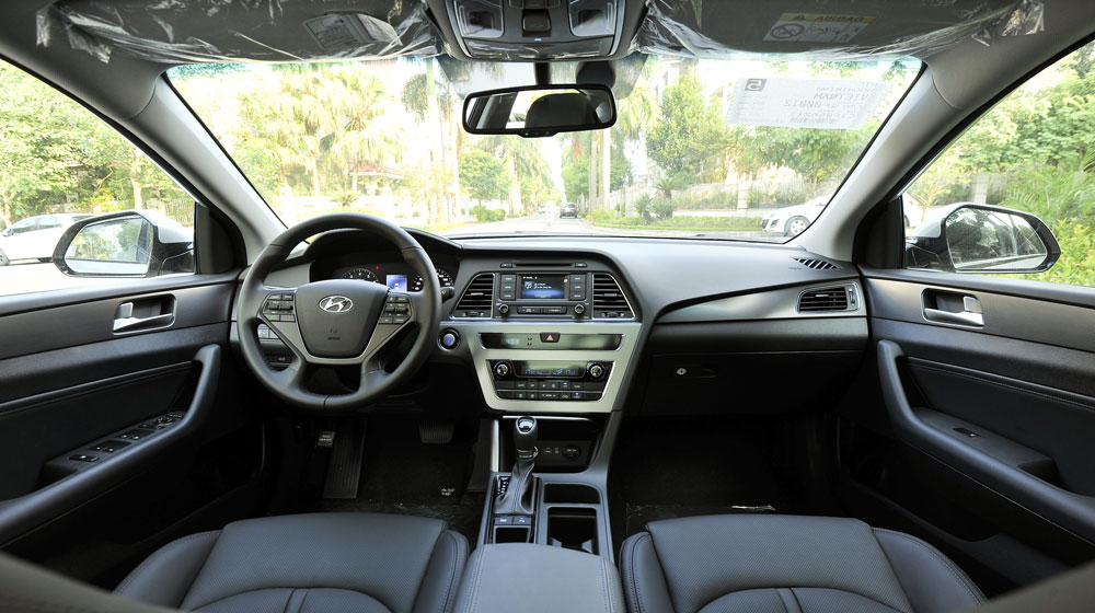 Hyundai Sonata 2015 chính thức ra mắt, giá 1,06 tỷ đồng Hyundai-Sonata-2015-(25).jpg