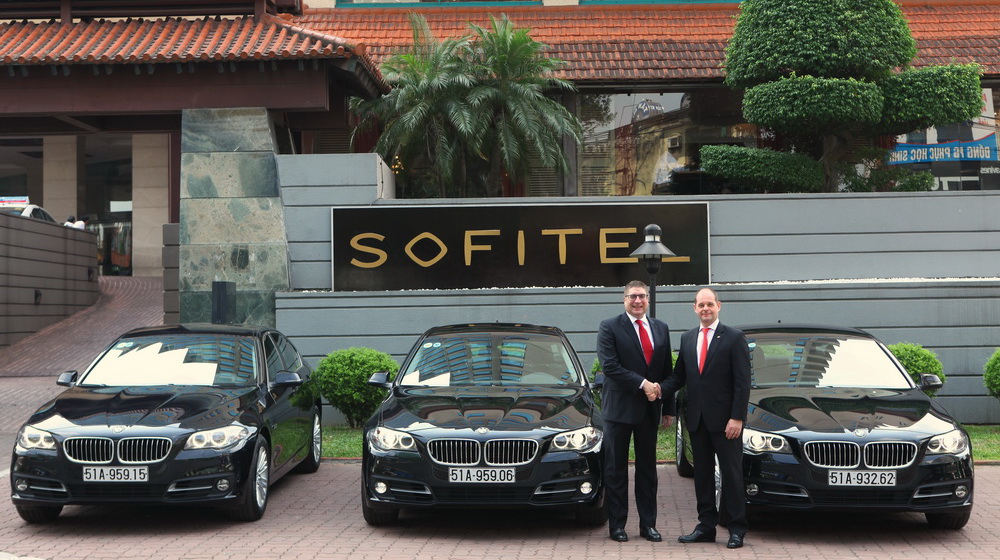 Euro Auto bàn giao 3 xe BMW 520i cho Sofitel Plaza Hà Nội IMG_1585.JPG