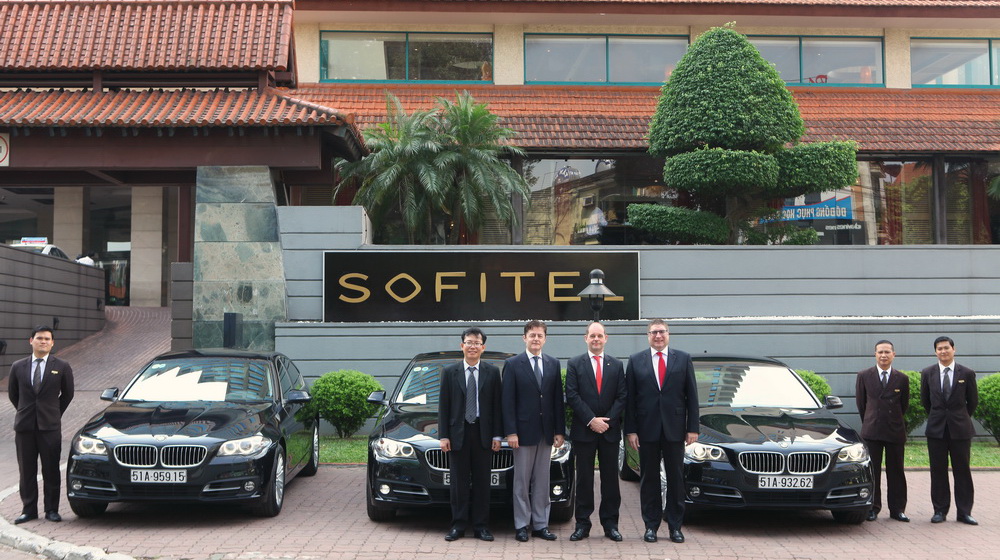 Euro Auto bàn giao 3 xe BMW 520i cho Sofitel Plaza Hà Nội IMG_1596.JPG