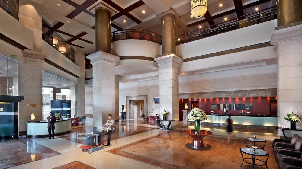 Euro Auto bàn giao 3 xe BMW 520i cho Sofitel Plaza Hà Nội Lobby 1.jpg