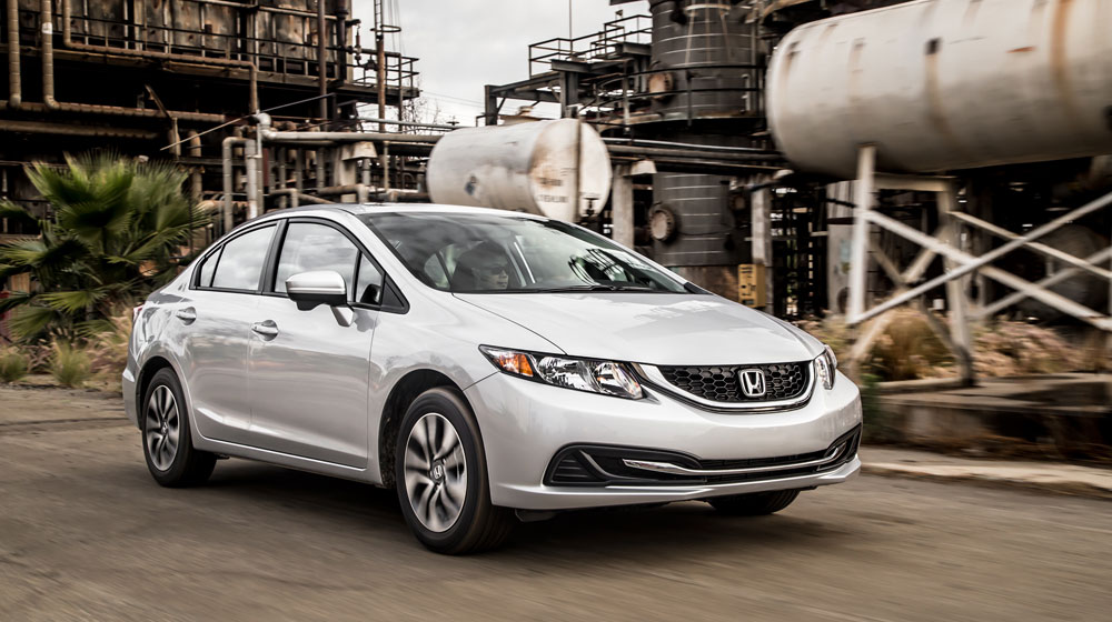 Tháng 9: Honda Civic tiếp tục “lên đỉnh” 2014-honda-civic-ex-front-three-quarters-in-motion.jpg
