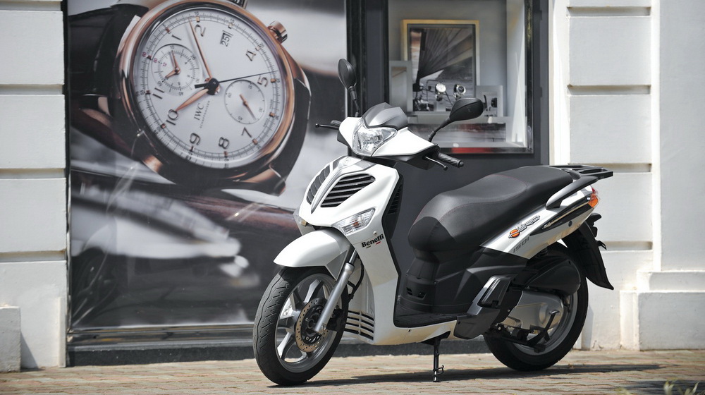 Autodaily nóng trong tuần (29/09 – 05/10) Benelli Caffe Nero  (1).jpg