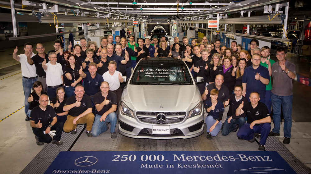 Mercedes kỷ niệm chiếc xe thứ 250.000 tại nhà máy Hungary 250000th-Mercedes-Benz-made-in-Hungary.jpg