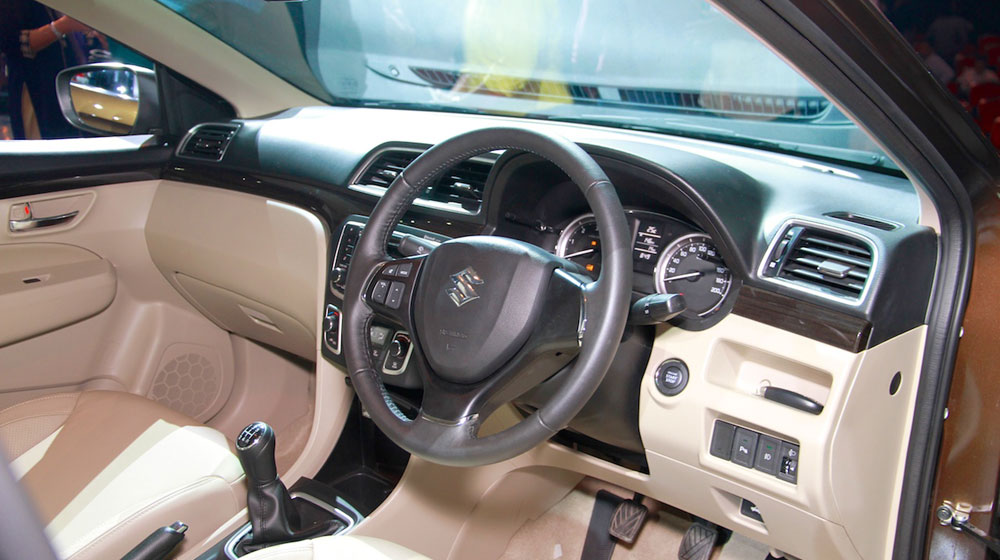 Suzuki Ciaz: Ôtô siêu rẻ, siêu tiết kiệm nhiên liệu Maruti-Ciaz-interior.jpg