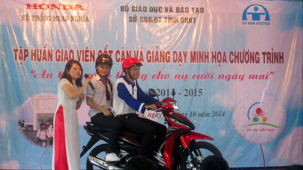 Honda VN khởi động chương trình ”ATGT cho nụ cười ngày mai” honda-vn (1).jpg