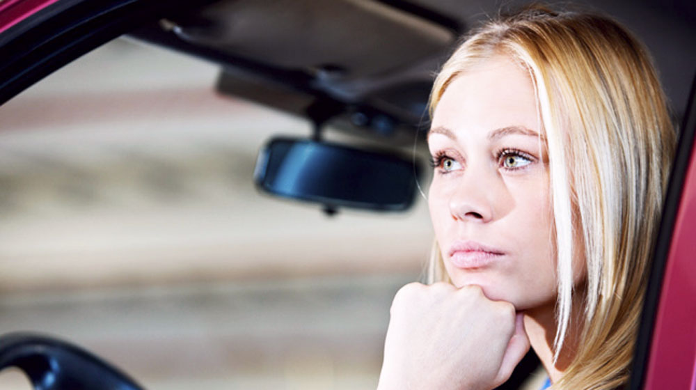 Người trẻ ngày càng chán ôtô young-woman-driver.jpg