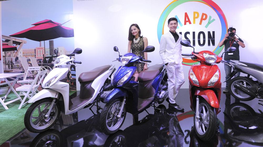 TRỰC TIẾP: Lễ ra mắt 3 mẫu xe mới của Honda Việt Nam 10683384_10204041011120632_1311726685_o.jpg