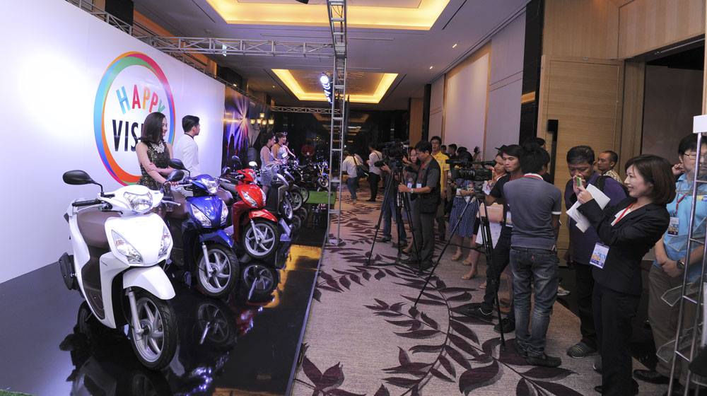 TRỰC TIẾP: Lễ ra mắt 3 mẫu xe mới của Honda Việt Nam 10685638_10204041011080631_1251781092_o.jpg