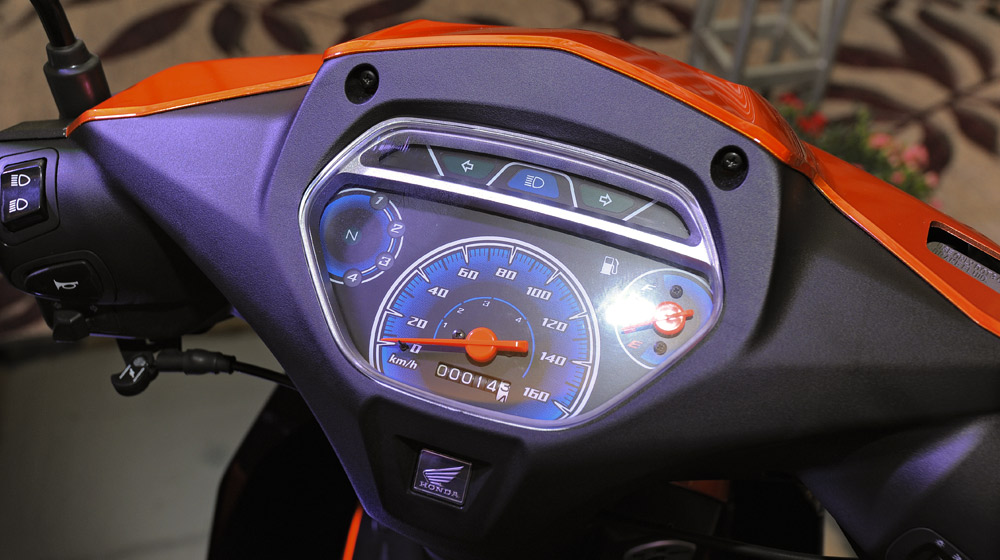 TRỰC TIẾP: Lễ ra mắt 3 mẫu xe mới của Honda Việt Nam Honda-Blade-110-2014 (9).jpg