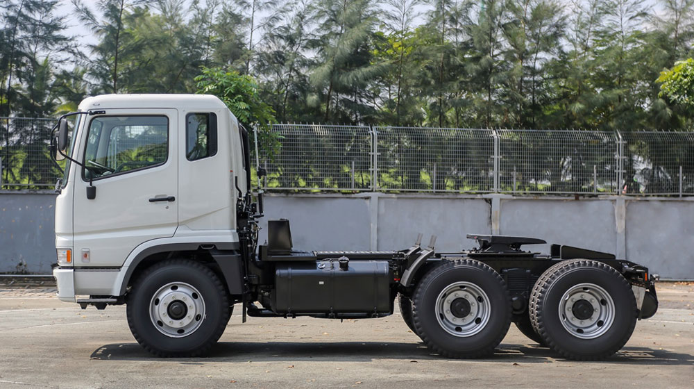 Bộ ba xe tải FUSO vừa ra mắt có gì đặc biệt? fuso-tractor (3).jpg