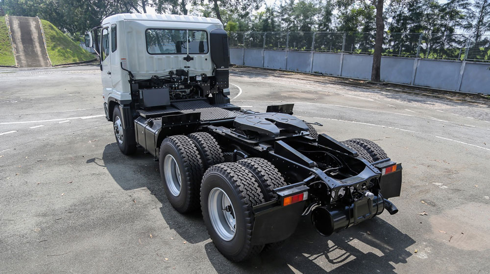 Bộ ba xe tải FUSO vừa ra mắt có gì đặc biệt? fuso-tractor (5).jpg