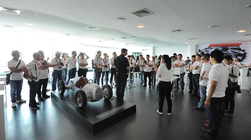 Thuỷ Tiên cùng dàn “sao