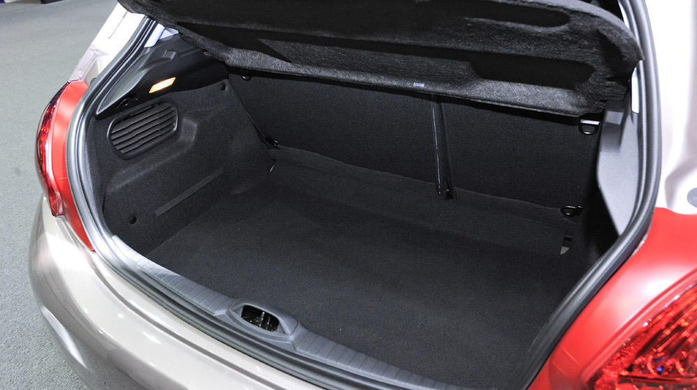 Cận cảnh Peugeot 208 mới ra mắt tại Việt Nam Peugeot-208 (5).jpg