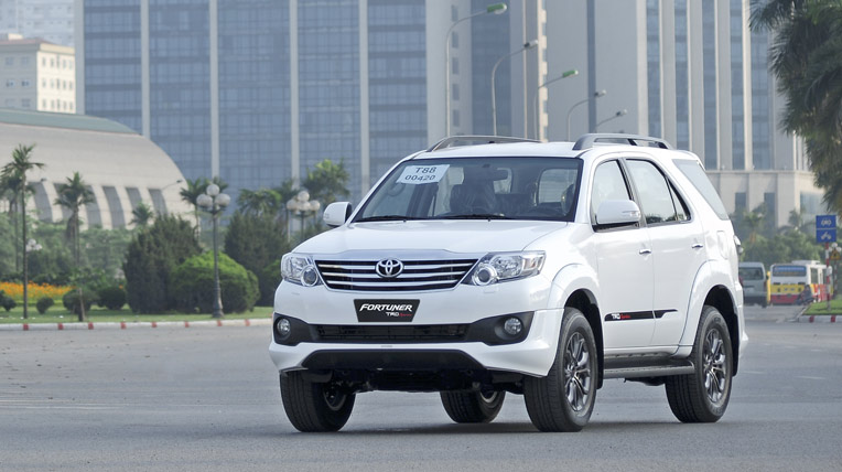 5 mẫu ôtô bán chạy nhất Việt Nam trong tháng 9 Toyota-Fortuner-TRD-(1).jpg