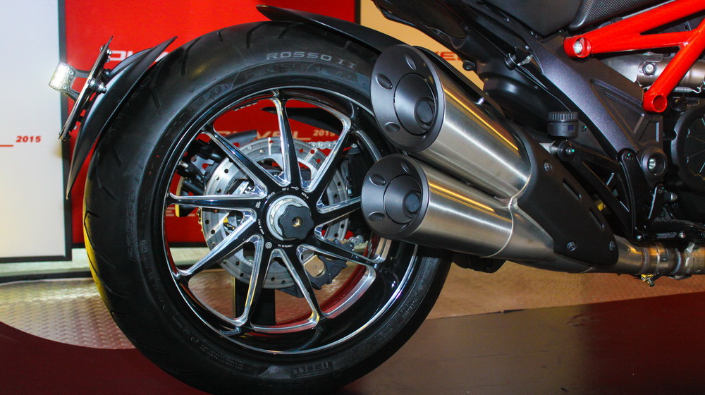 Cận cảnh Ducati Diavel 2015 vừa có mặt tại Việt Nam Diavel 2015 (3)-1.jpg