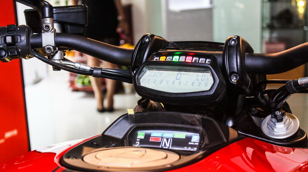 Cận cảnh Ducati Diavel 2015 vừa có mặt tại Việt Nam Ducati Diavel 2015 (12).jpg
