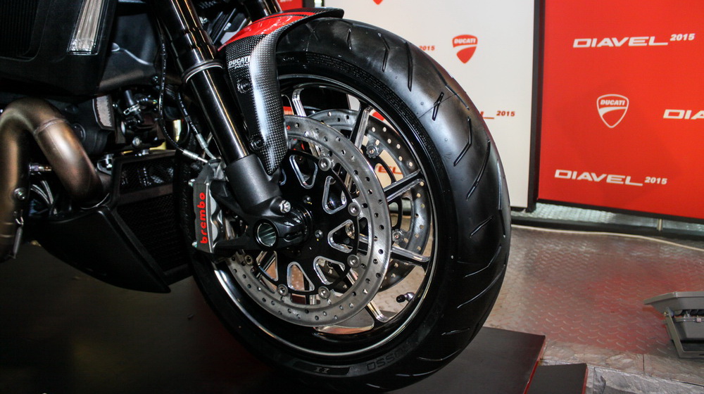 Cận cảnh Ducati Diavel 2015 vừa có mặt tại Việt Nam Ducati Diavel 2015 (3).jpg