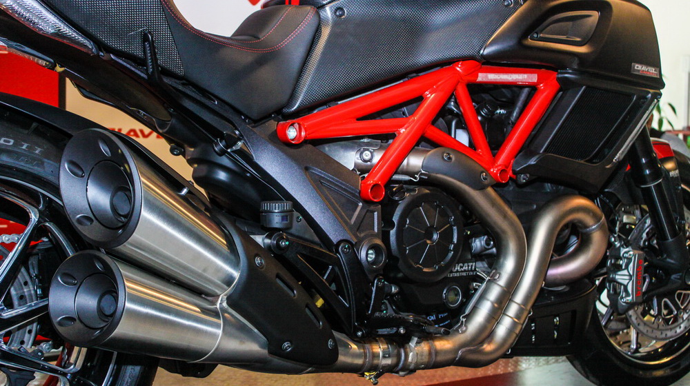 Cận cảnh Ducati Diavel 2015 vừa có mặt tại Việt Nam Ducati Diavel 2015 (7).jpg