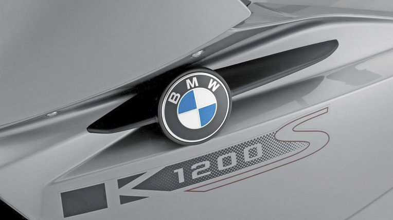 “Giải mã” những chữ cái trong tên môtô bmw-k-1200-s-logo.jpg