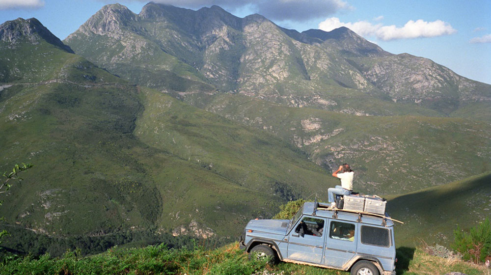 Vượt 18.000 km, 10 xe Mercedes-Benz G-Class đến Việt Nam g-class (4).jpg