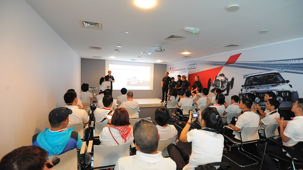 Trải nghiệm đường đua F1 cùng siêu xe Audi R8 DSC_4927.jpg