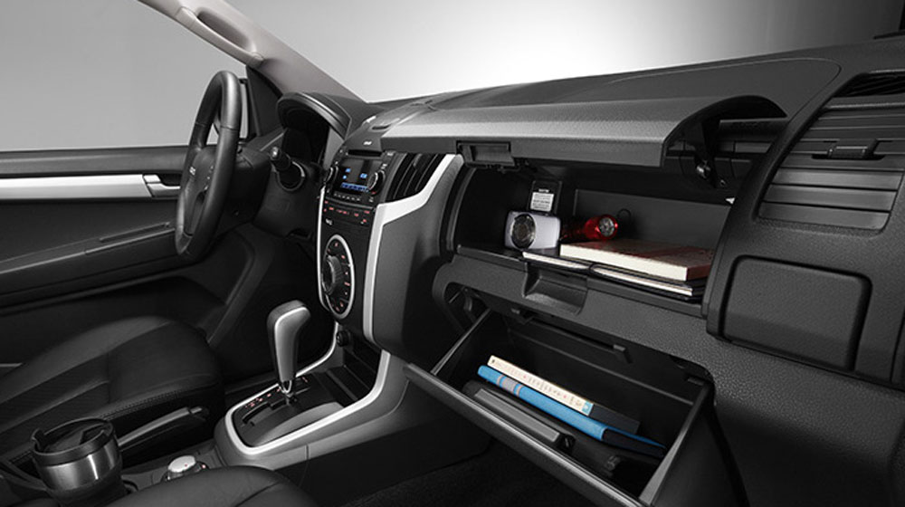 Bán tải D-MAX 2015 ra mắt thị trường Việt Compartment.jpg