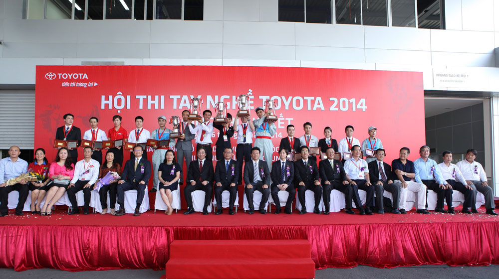 Xem những người giỏi nhất của Toyota thi tài Anh-trao-giai-(2).jpg