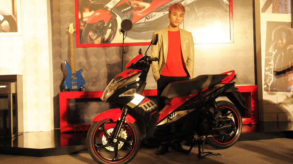 Sơn Tùng M-TP “khoái” Yamaha Nouvo mới _AUT3415-1.jpg