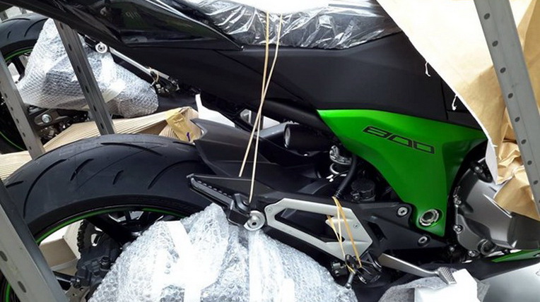 Kawasaki Z800 đã cập cảng Việt Nam, giá bán 360 triệu đồng kawasaki_z800_3.jpg