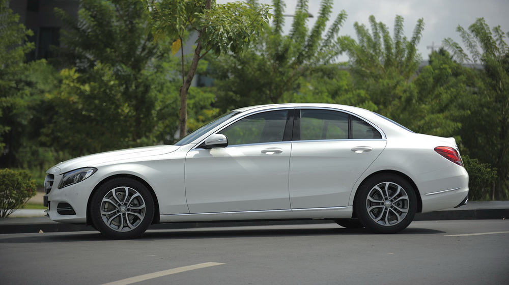 Cận cảnh Mercedes C200 2015 vừa ra mắt tại Việt Nam Mercedes-benz-C200-(21).jpg