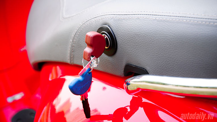 Mất chìa khóa xe Piaggio, làm thế nào? 8fc3357bc0c74a5e615f9e34c9cbc3af_2_autodaily_primavera_chi_tiet_10jpg.jpg