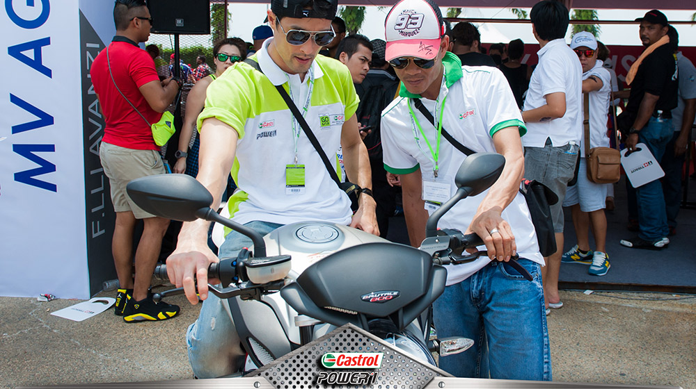 Johnny Trí Nguyễn và Fan Việt gặp gỡ thần tượng tại MotoGP 2014 Castrol-Malaysia-10-2014-Day2-23.jpg