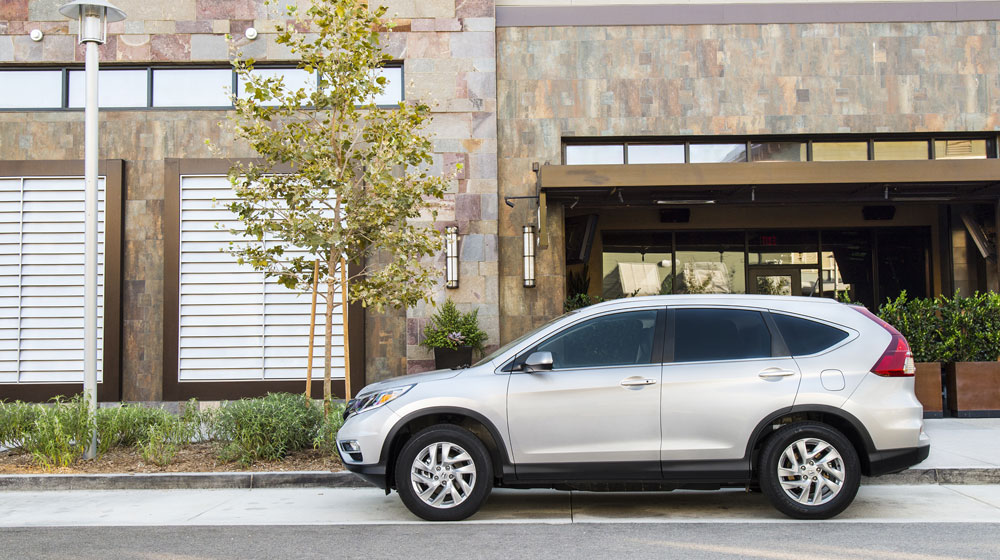 Phân khúc crossover tháng 10: Honda CR-V vẫn không có đối thủ 2015-honda-cr-v-awd-touring-side-profile.jpg