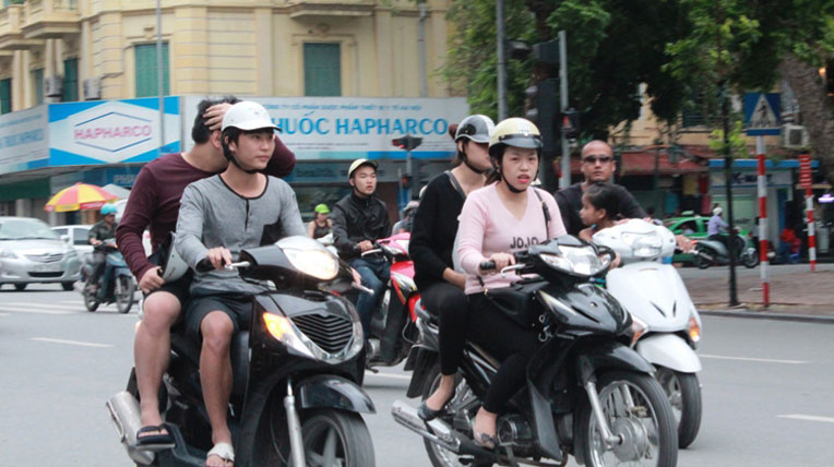 Xe máy đầu trần hay là đặc quyền của người đi SH Honda-SH-(2).jpg