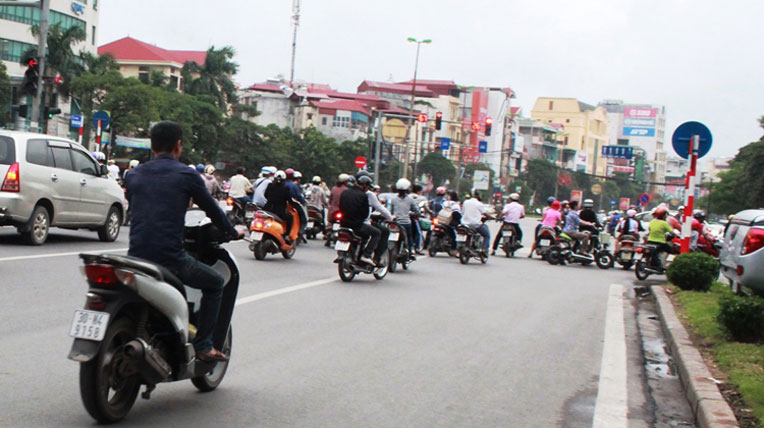 Xe máy đầu trần hay là đặc quyền của người đi SH Honda-SH-(3).jpg