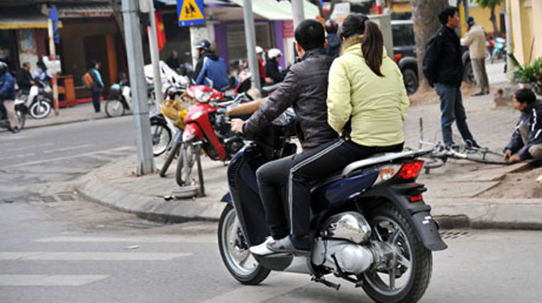 Xe máy đầu trần hay là đặc quyền của người đi SH Honda-SH-(4).jpg