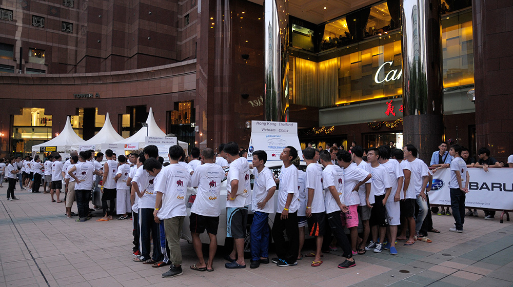 Thi đứng lâu nhất để nhận xe Subaru trị giá 85.000SGD _AUT4321.jpg