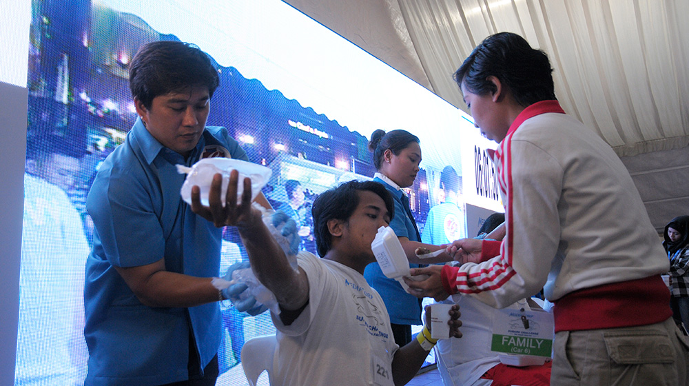 Thi đứng lâu nhất để nhận xe Subaru trị giá 85.000SGD _AUT4347.jpg