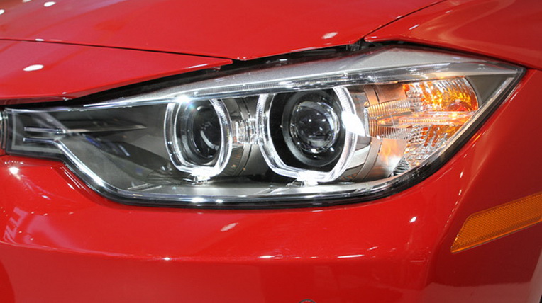 Lựa chọn xe sedan nào với tầm tiền từ 1,3 đến 1,7 tỷ đồng? 2012-BMW-F30-3-Series-NAIAS-008.jpg