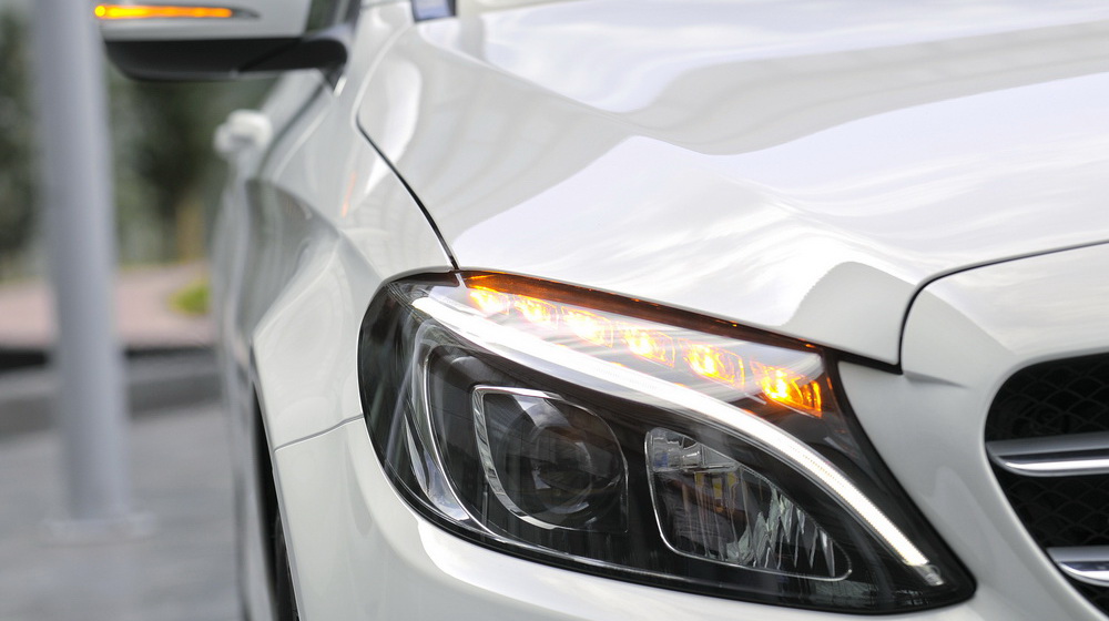 Lựa chọn xe sedan nào với tầm tiền từ 1,3 đến 1,7 tỷ đồng? Mercedes-benz-C200-(41).jpg