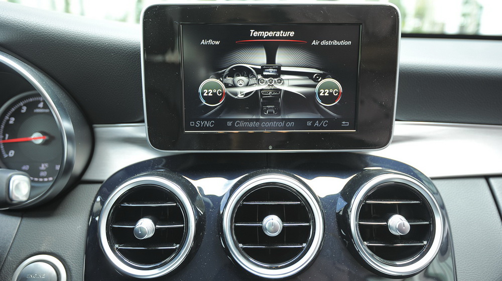 Lựa chọn xe sedan nào với tầm tiền từ 1,3 đến 1,7 tỷ đồng? Mercedes-benz-C200-(59).jpg