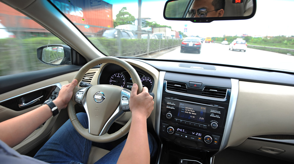 Cùng Nissan Teana 2.5SL đi tìm gió biển chớm đông Nissan Teana 2014 (2).jpg