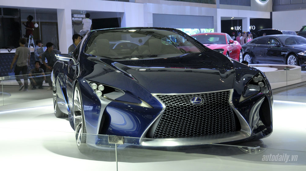 “Vã mồ hôi” chuẩn bị khai màn Vietnam Motor Show 2014 vietnam-motor-show-2014-day1 (12).jpg