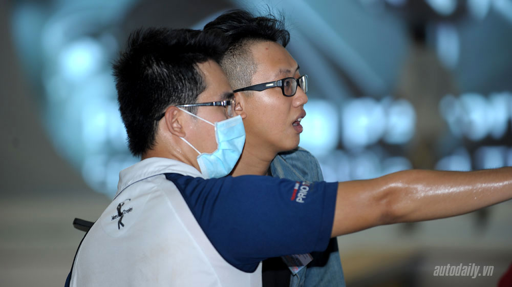 “Vã mồ hôi” chuẩn bị khai màn Vietnam Motor Show 2014 vietnam-motor-show-2014-day1 (3).jpg