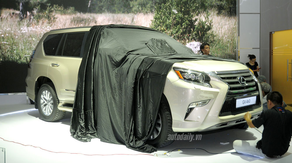 “Vã mồ hôi” chuẩn bị khai màn Vietnam Motor Show 2014 vietnam-motor-show-2014-day1 (8).jpg