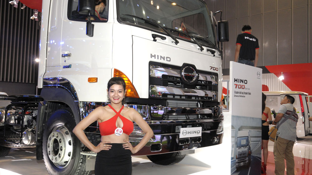 TRỰC TIẾP: Ngày khai màn Vietnam Motor Show 2014 Hino-press (1).jpg