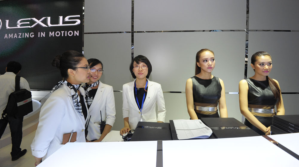 Dân Sài Gòn “kéo nhau” đến Triển lãm mua ôtô DSC_1741.jpg